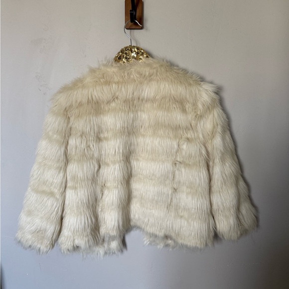 Women’s Mossimo jacket size medium crème fur - Picture 3 of 5